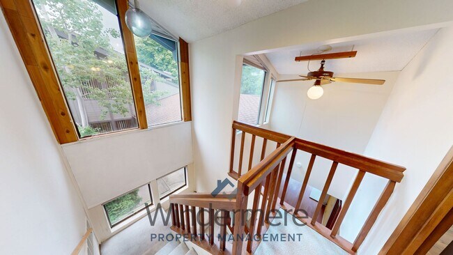 Building Photo - 601 Village Way