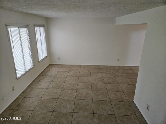 Building Photo - 6557 S La Rosa Dr
