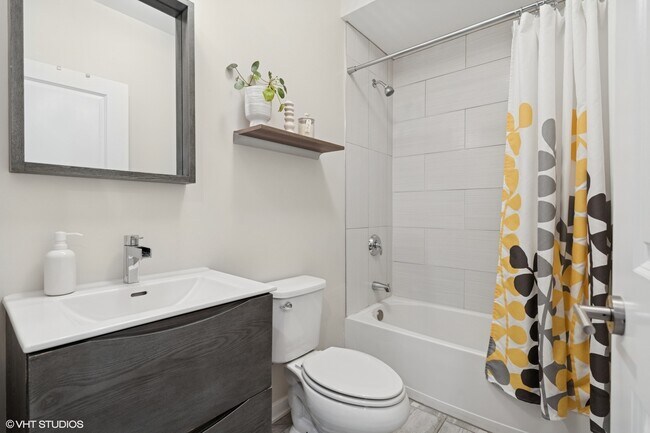 Building Photo - 3331 W Crystal St