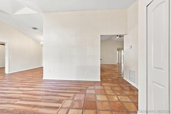 Building Photo - 10798 Cypress Bend Dr