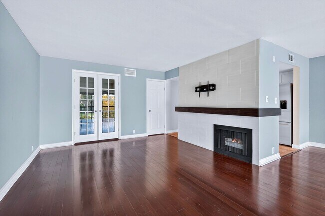 Building Photo - Stunning 1B/1.5BA Condo in Carlsbad w/ Golf Course Views!