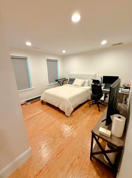 Building Photo - 7 Lily Pond Ln