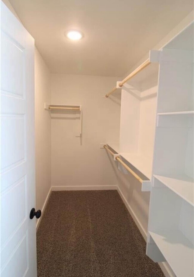 Building Photo - 811 Arctic Ave