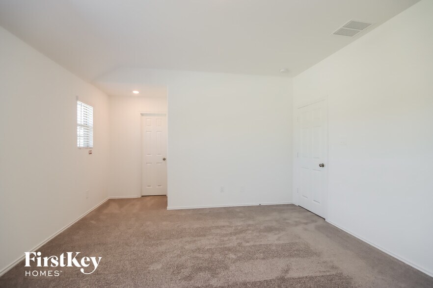 Building Photo - 1302 Vincente Ct