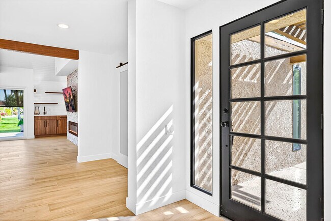 Building Photo - 352 Forest Hills Dr