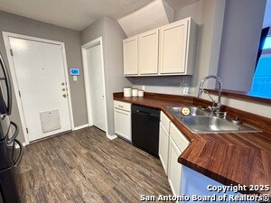 Building Photo - 6914 Sandy Point Dr