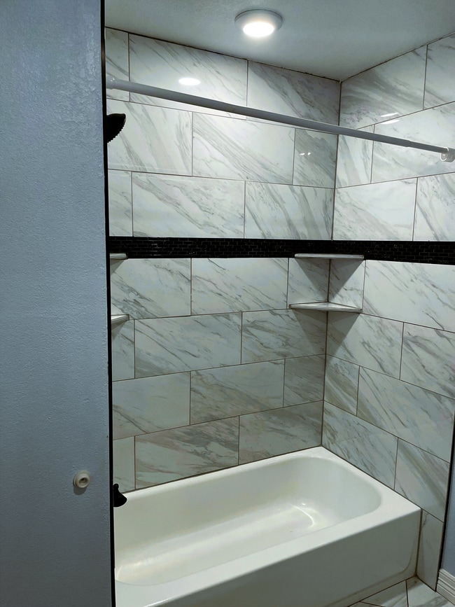 Building Photo - 713 Overlook Dr