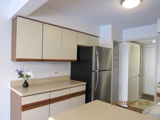 Building Photo - 718 Sturnbridge Ln