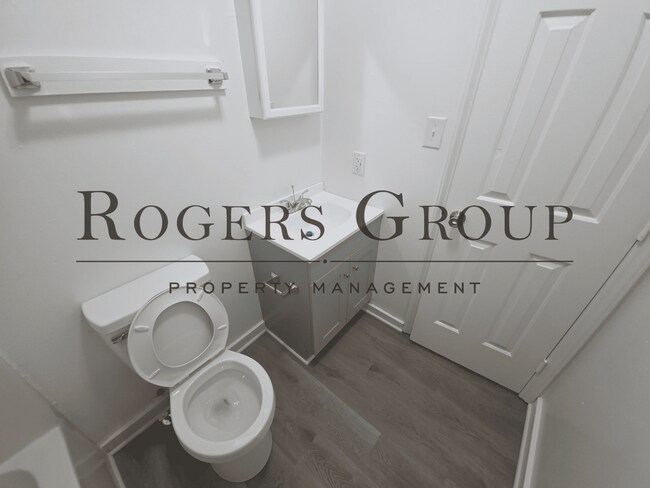 Building Photo - #450 - 109-111 Carter St Duplex