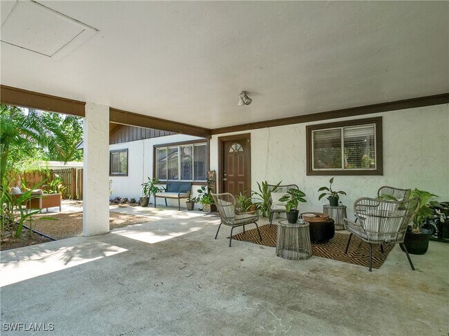 Building Photo - 1536 Alhambra Dr