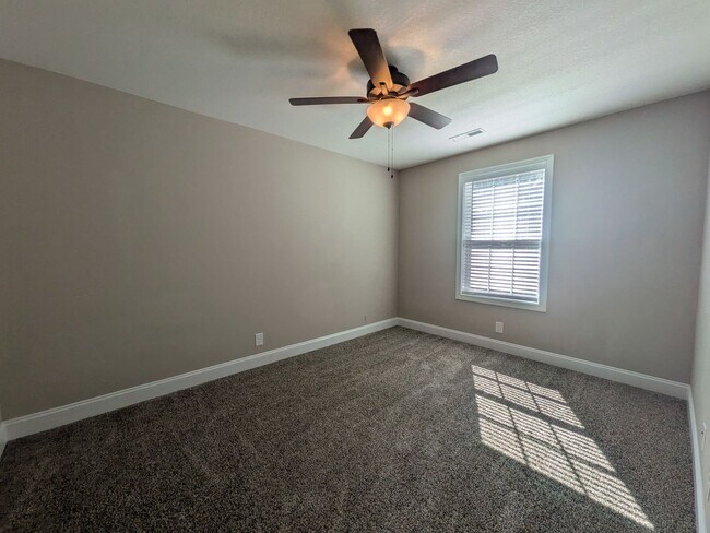 Building Photo - 816 Lutz Ln