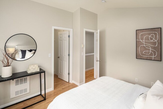 Building Photo - 3Bd/2.25Ba Seattle Townhouse