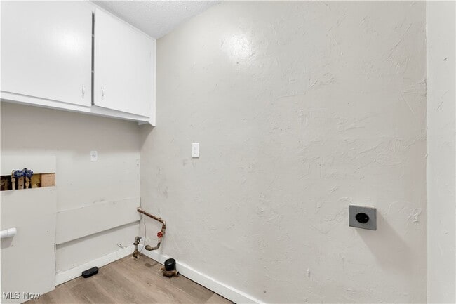 Building Photo - 2016 N Green Rd