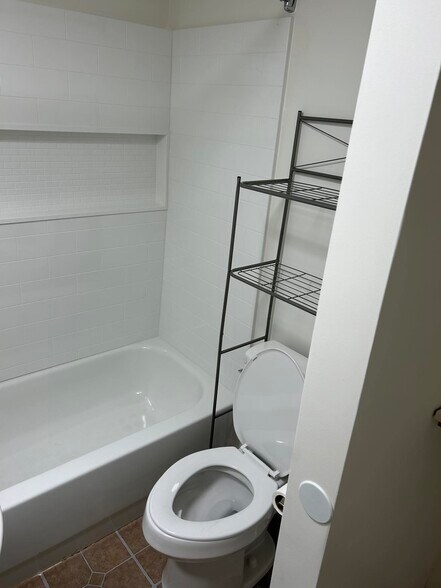 Full bath - 2317 Moir St NE