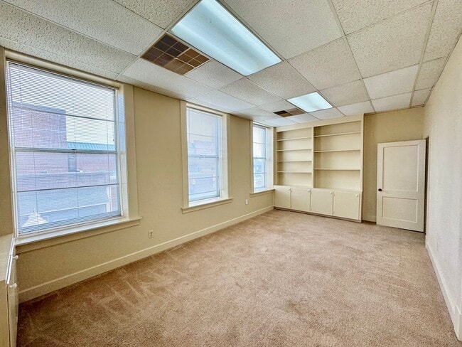 Building Photo - Downtown South Hill Apartment