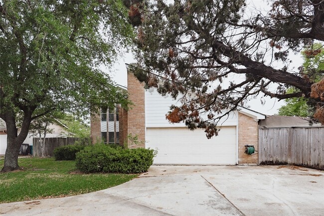 Building Photo - 2902 Misty Park Dr