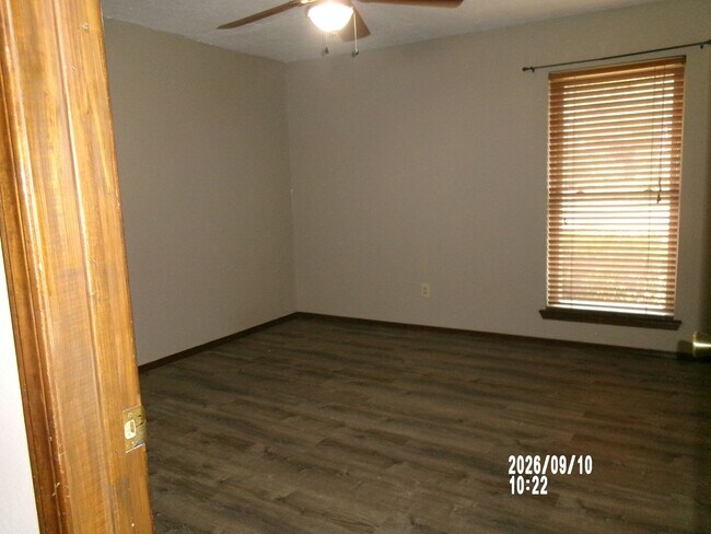Building Photo - 7136 NW Birch Pl