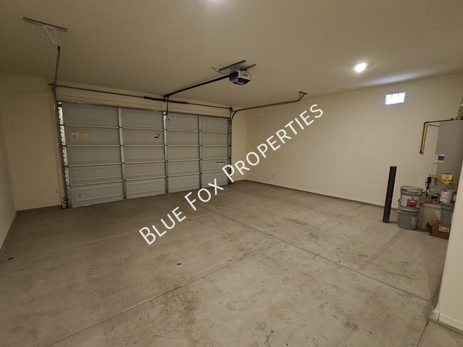 Building Photo - 5525 W Lazy Farm Dr