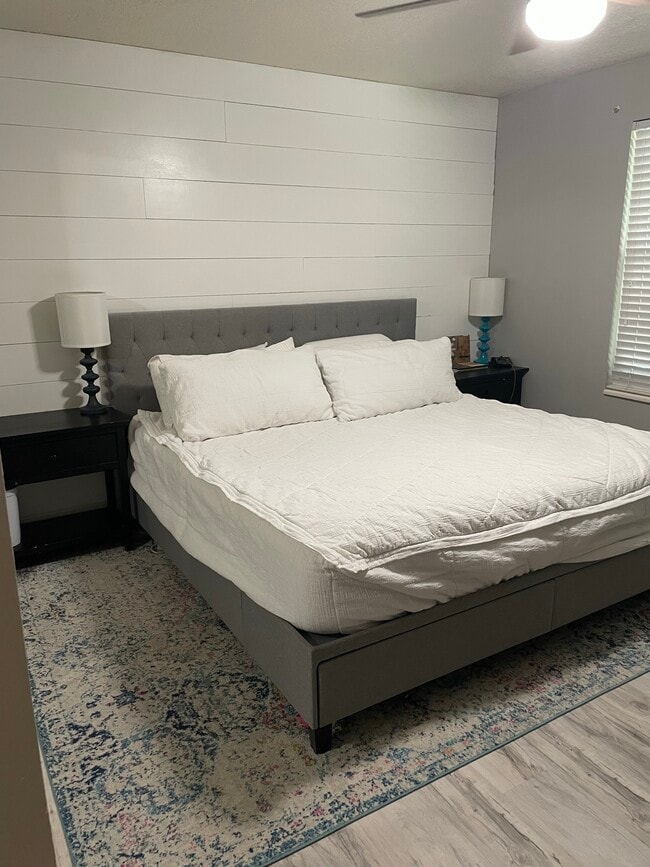 Building Photo - 1011 W 600 S