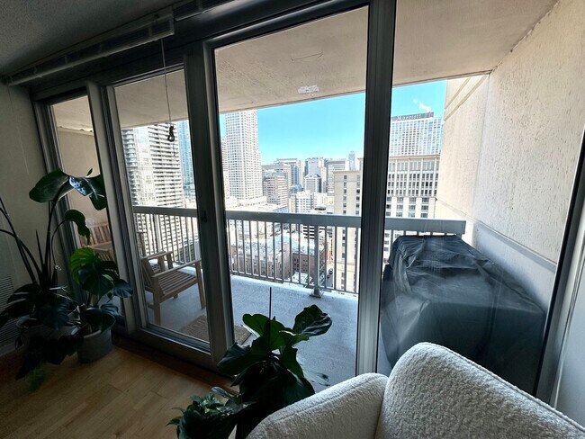 Building Photo - 545 N Dearborn St