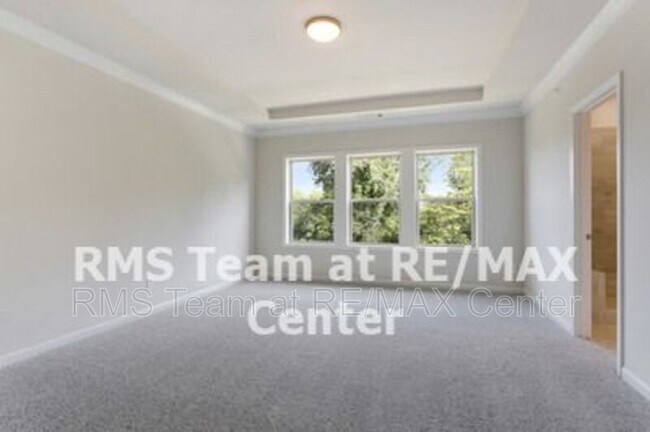 Building Photo - 1650 Mountain Top Ln