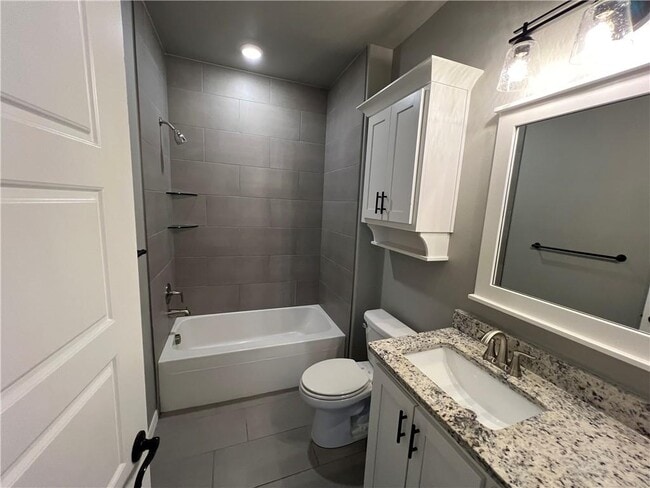 Building Photo - 819 Malbec Rd