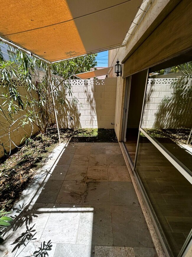 Building Photo - Prime Scottsdale Location! 2 bed 1.5 bath with community pool