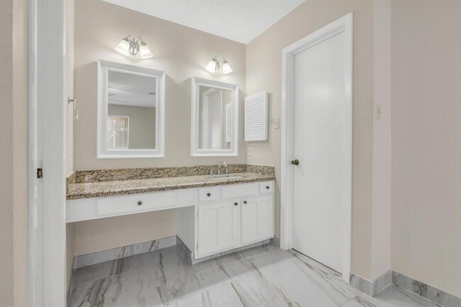 Building Photo - 7431 Ridgeberry Dr