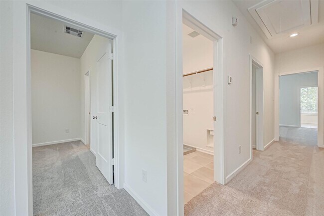 Building Photo - 580 Longleaf Pine Dr