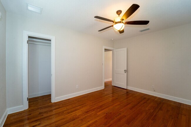Building Photo - Davis Shores 3/2 Single Family Home