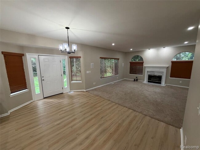 Building Photo - 27424 Rosewood Ct