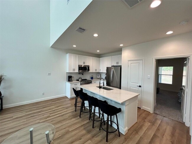 Building Photo - 12011 Rockview Dr