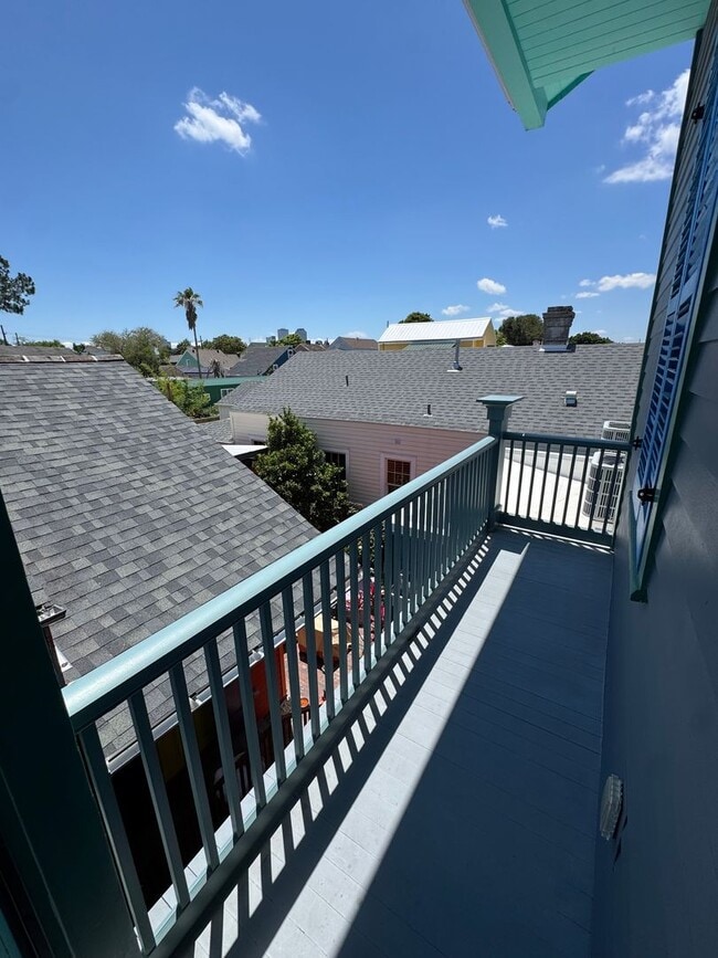 Building Photo - 936 St Roch Ave
