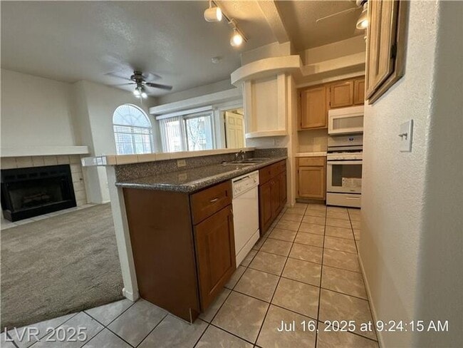 Building Photo - VERY DESIRABLE GREEN VALLEY 1ST FLOOR UNIT...