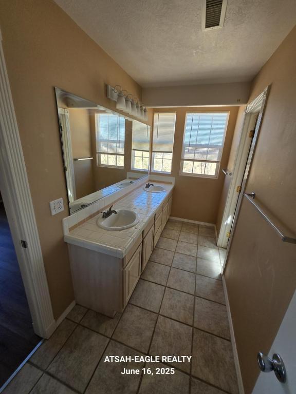 Building Photo - 1200 Glen Canyon Dr