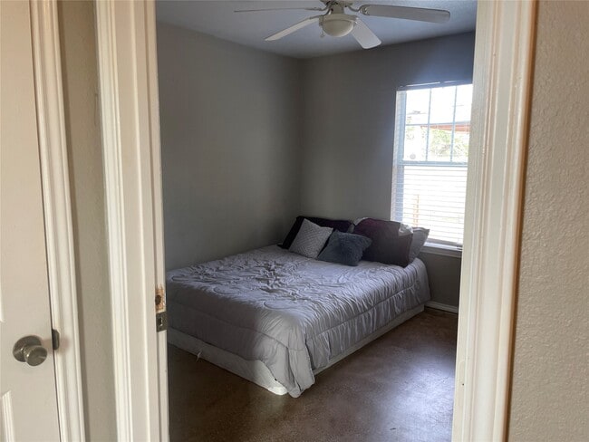 Building Photo - 363 N Rife St