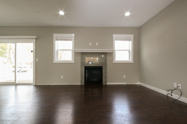 Building Photo - 2700 Dorman Ave