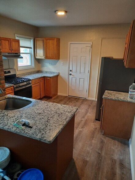 Kitchen - 257 W Utica St