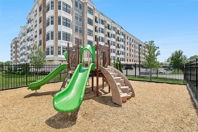 Building Photo - 695 Merrick Ave