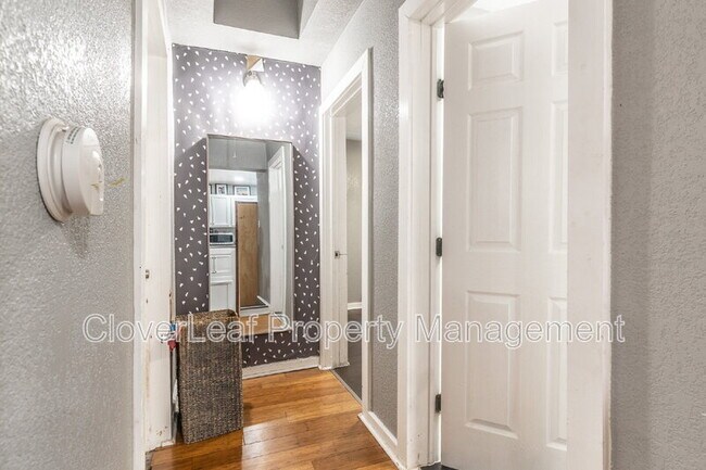 Building Photo - 432 E Drexel Ave