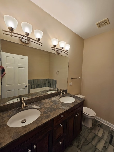 Building Photo - 6330 S Ingleside Ave