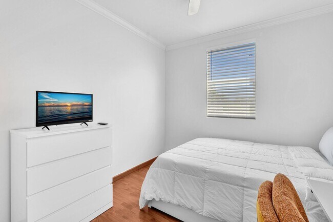 Building Photo - Fully Furnished Townhome in East Hollywood!