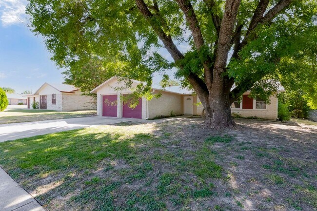 Building Photo - 2404 Andover Dr