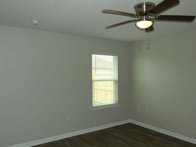 Building Photo - 5804 Guinevere Ln