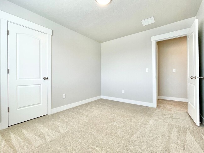 Building Photo - Stunning Two-Story at Quailhill!