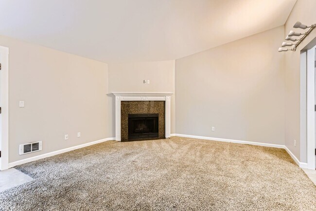 Building Photo - AVAILABLE AUGUST 1, 2026 >> Stunning 2BR/2BA Condo For Rent in Bellevue!! W/S/G Included!!!