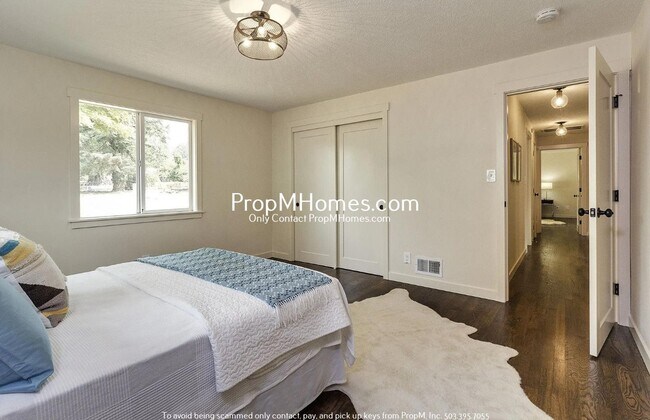 Building Photo - Gorgeous Updated Home in Oak Grove - 4 Bedrooms!