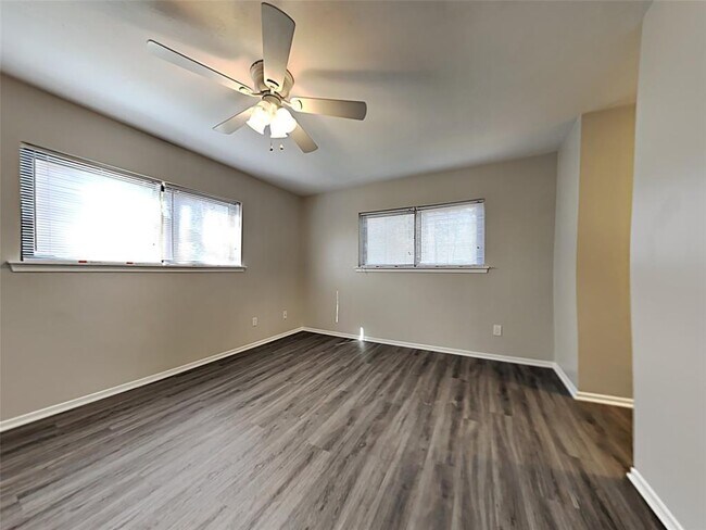 Building Photo - 3215 Sycamore Springs Dr