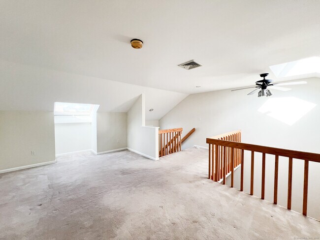 Building Photo - 83 Sandpiper Crescent