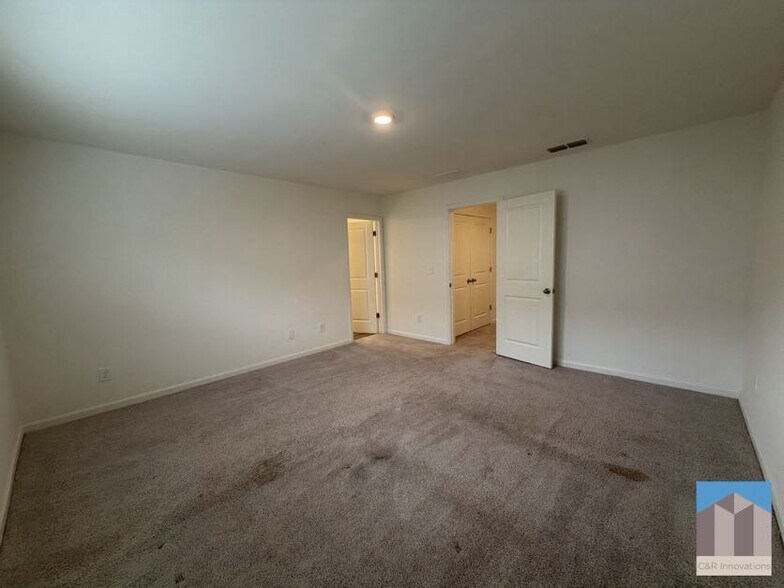 Building Photo - 3530 Condor Ct SW